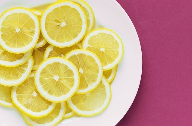 O limão contém vitamina C, que é um estimulante da potência